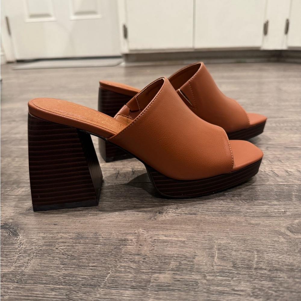 Platform heel mules NWOT
